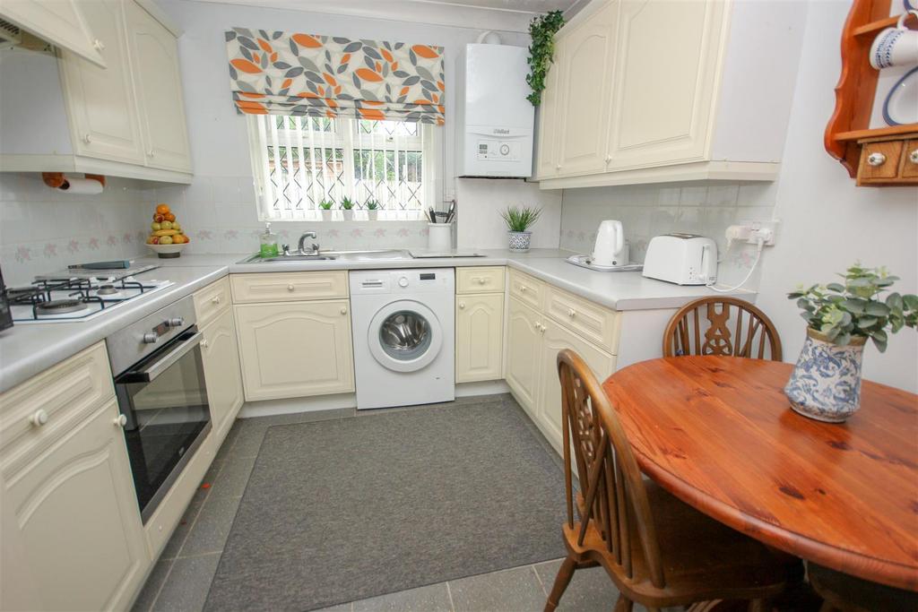 Chestnut Close, Rushden NN10 2 bed detached bungalow for sale £250,000