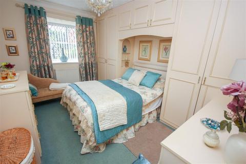 2 bedroom detached bungalow for sale, Chestnut Close, Rushden NN10
