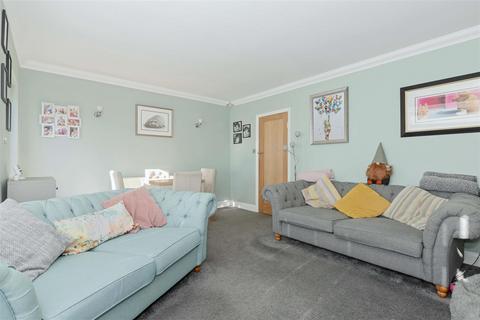 3 bedroom semi-detached house for sale - Terringes Avenue, Worthing