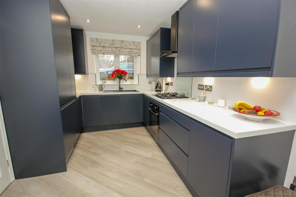 Hayway, Rushden NN10 3 bed detached house for sale £320,000