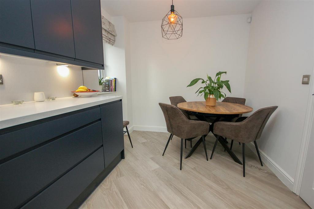 Hayway, Rushden NN10 3 bed detached house for sale £320,000