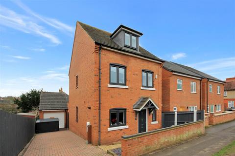 3 bedroom detached house for sale, Hayway, Rushden NN10