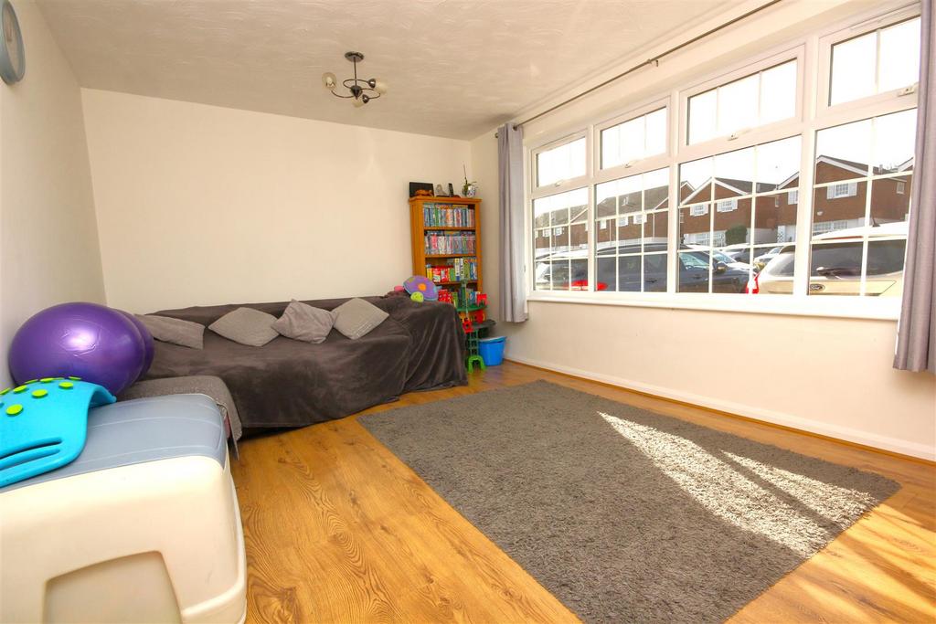 Melloway Road, Rushden NN10 3 bed detached house £300,000