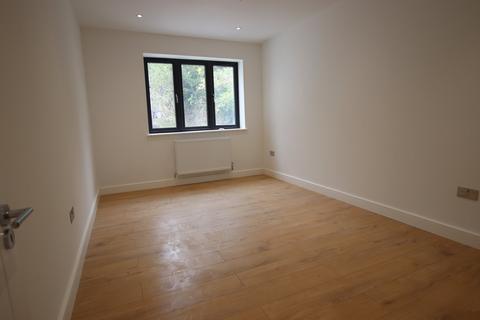 2 bedroom flat to rent, Purley Rise, Purley, CR8