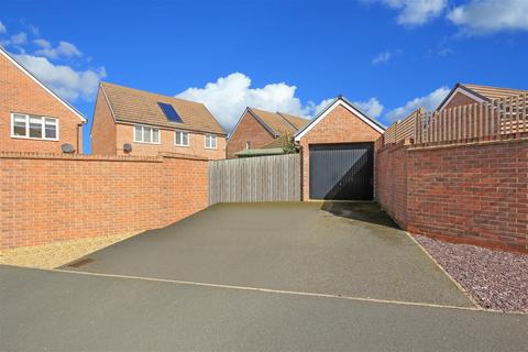 1 Bamburgh Close, Rushden, NN10 0TD