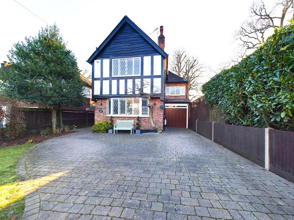 Broadwood Avenue, Ruislip HA4 4 bed detached house for sale £1,275,000
