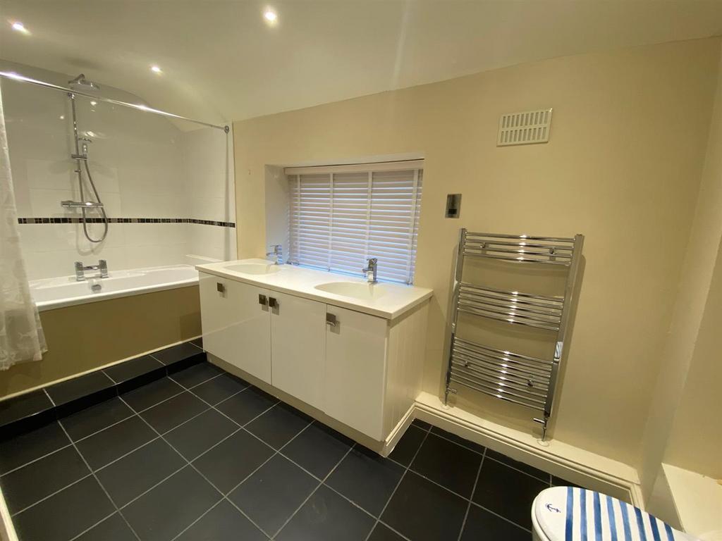 BATHROOM 1.png