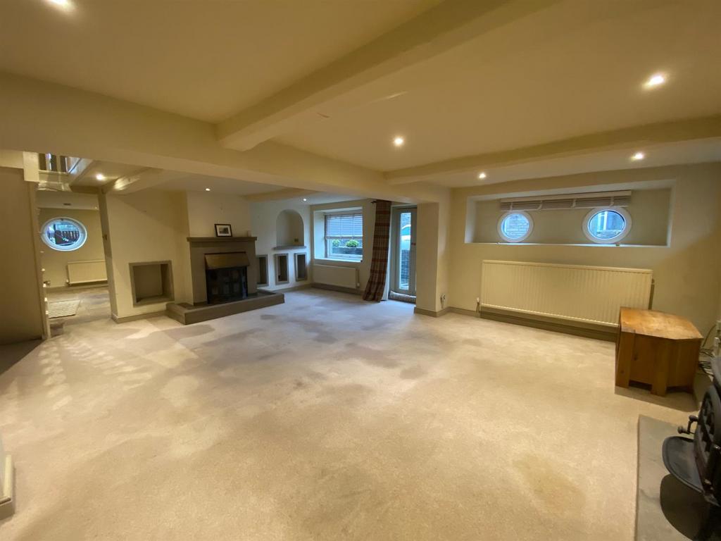LOUNGE 1.png