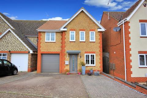 4 bedroom detached house for sale - Wisteria Close, Rushden NN10