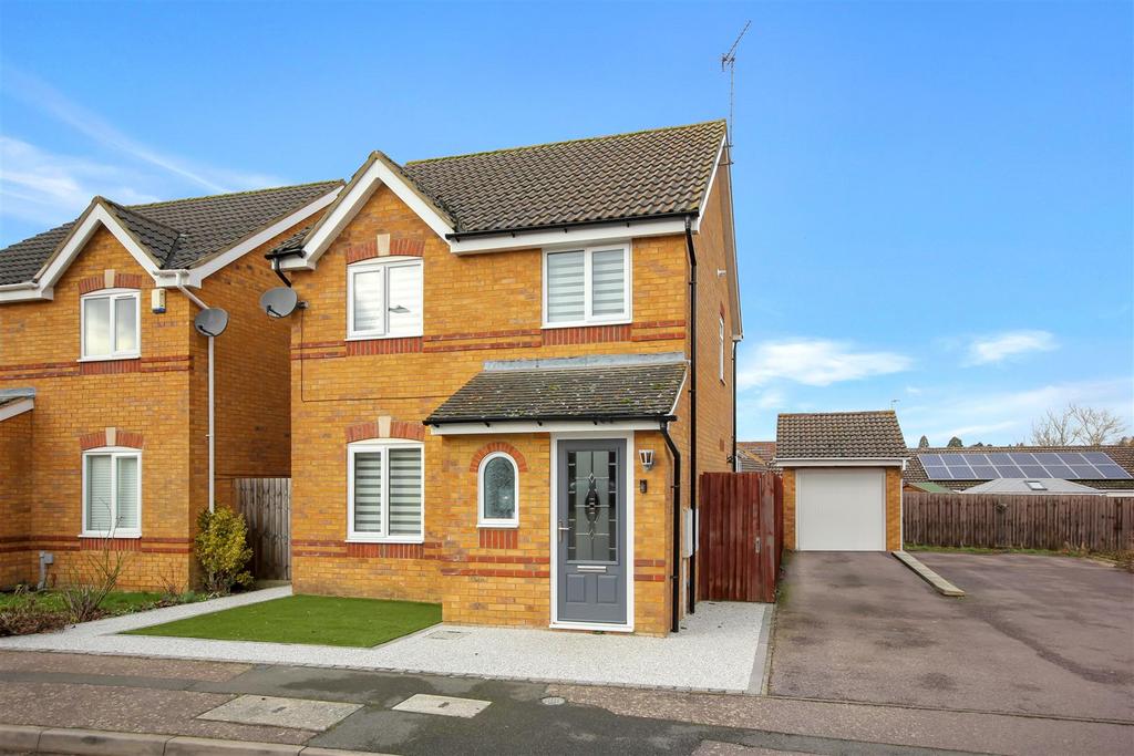 Aintree Drive, Rushden NN10 3 bed detached house for sale £300,000