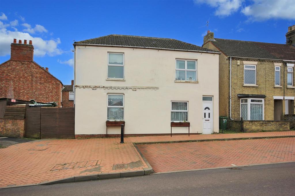 Wollaston Road, Wellingborough NN29 3 bed detached house for sale £