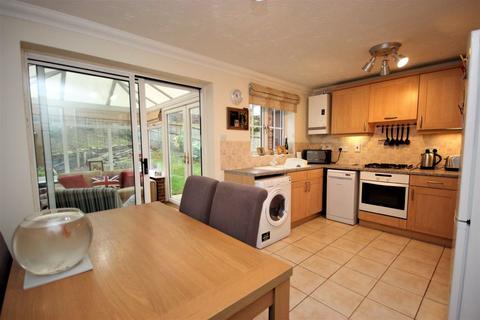 27 Betjeman Close, Higham Ferrers, Rushden, NN10 8NR