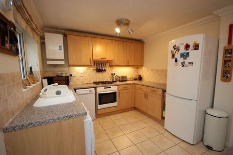 27 Betjeman Close, Higham Ferrers, Rushden, NN10 8NR