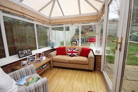 27 Betjeman Close, Higham Ferrers, Rushden, NN10 8NR