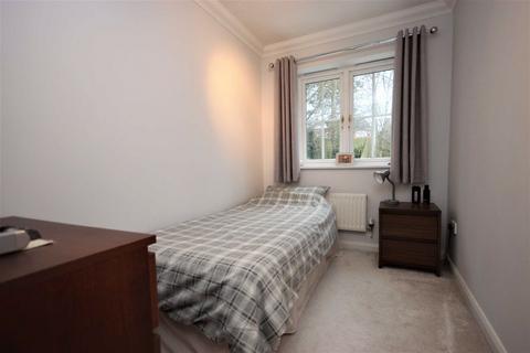 27 Betjeman Close, Higham Ferrers, Rushden, NN10 8NR