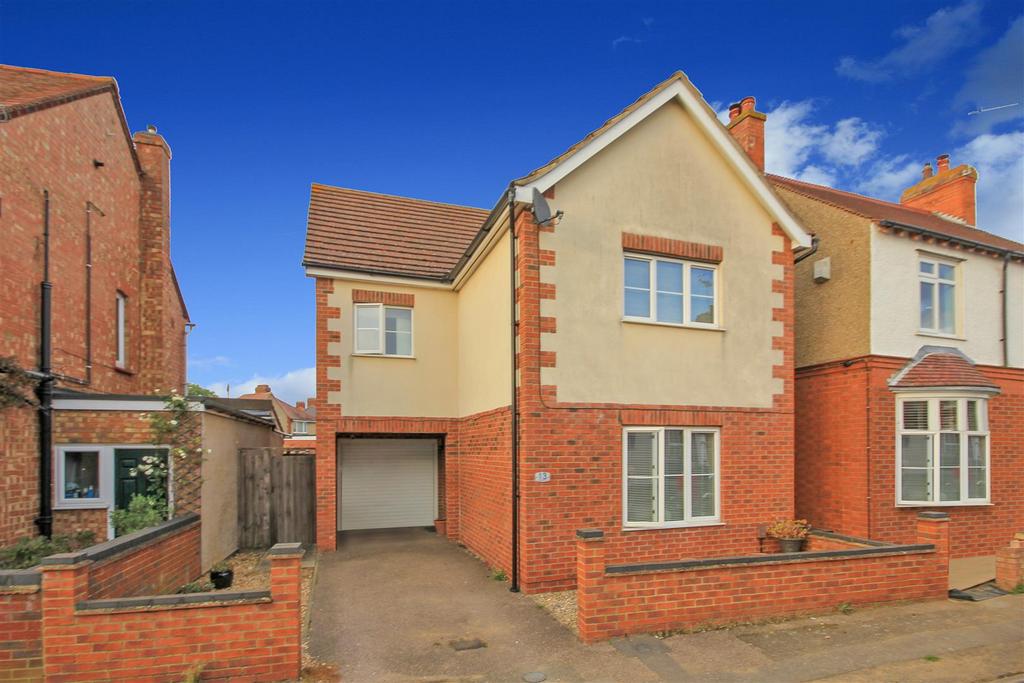 Wykeham Road, Rushden NN10 3 bed detached house for sale £325,000