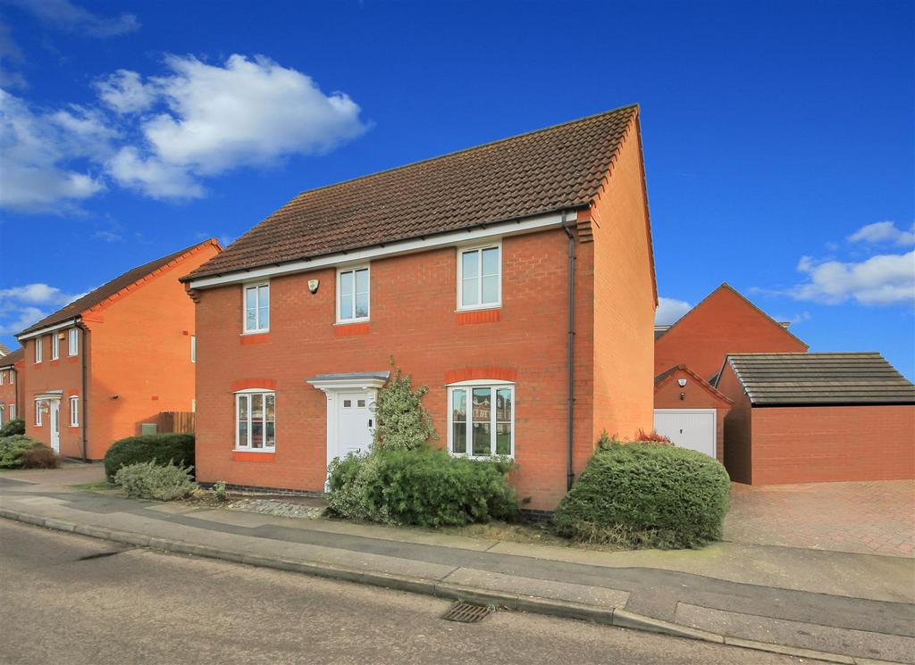 Springfield Road, Rushden NN10 4 bed detached house for sale £399,995