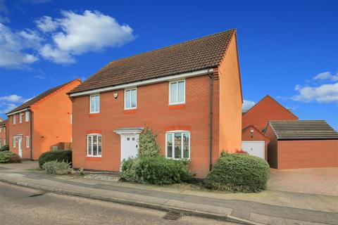 4 bedroom detached house for sale, Springfield Road, Rushden NN10