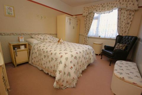 2 bedroom detached bungalow for sale, Farndish Road, Wellingborough NN29