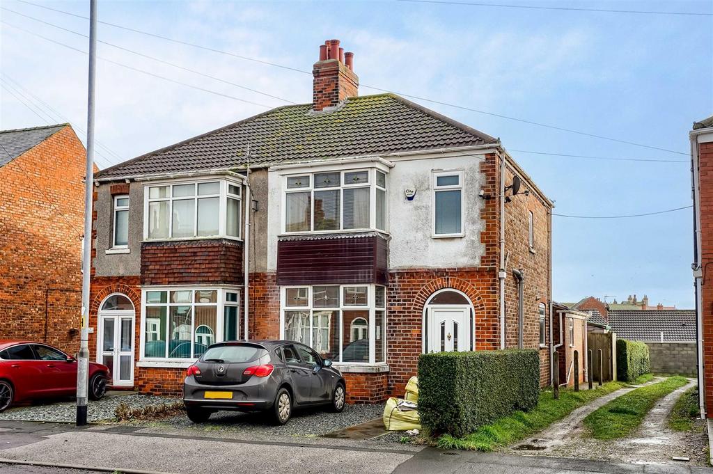 Lascelles Avenue, Withernsea 3 bed semidetached house for sale £180,000