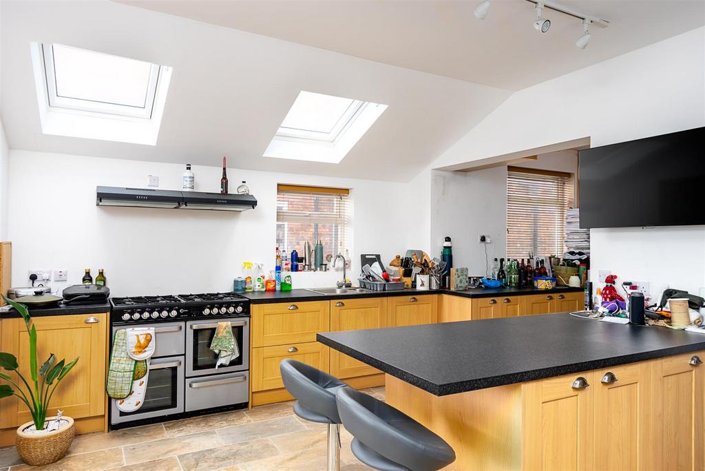 Lascelles Avenue, Withernsea 3 bed semidetached house for sale £180,000