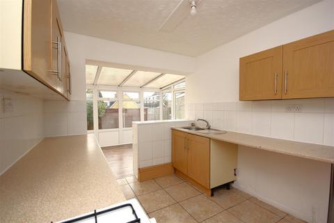 3 bedroom semi-detached house for sale - Franciscan Close, Rushden NN10