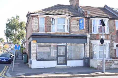 Shop to rent, Fulbourne Road, London