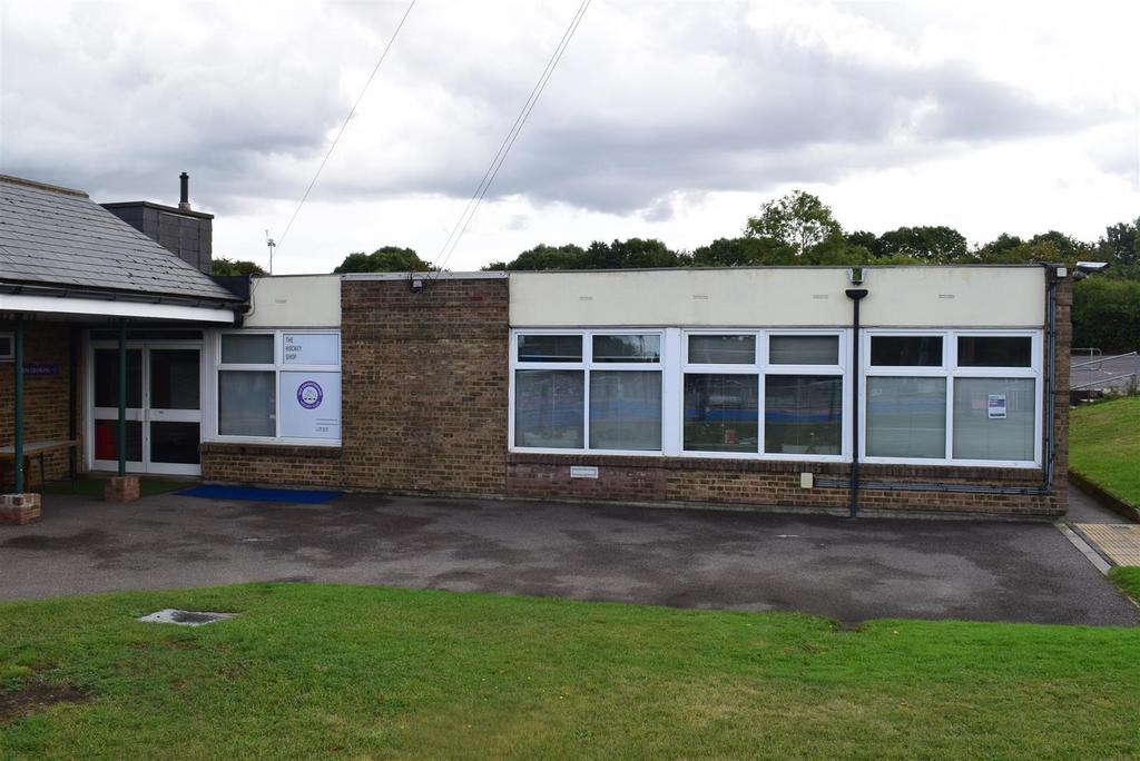 Luxborough Lane, Chigwell Property £1,333 pcm (£308 pw)