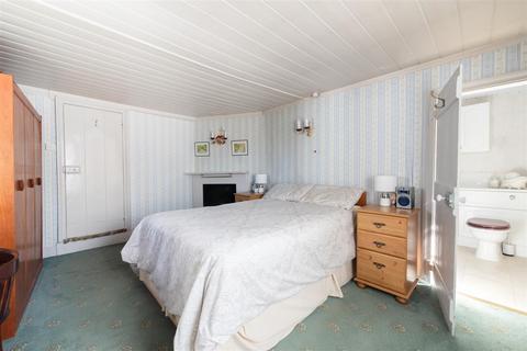 4 bedroom house for sale, Harlow Road, Roydon, Essex