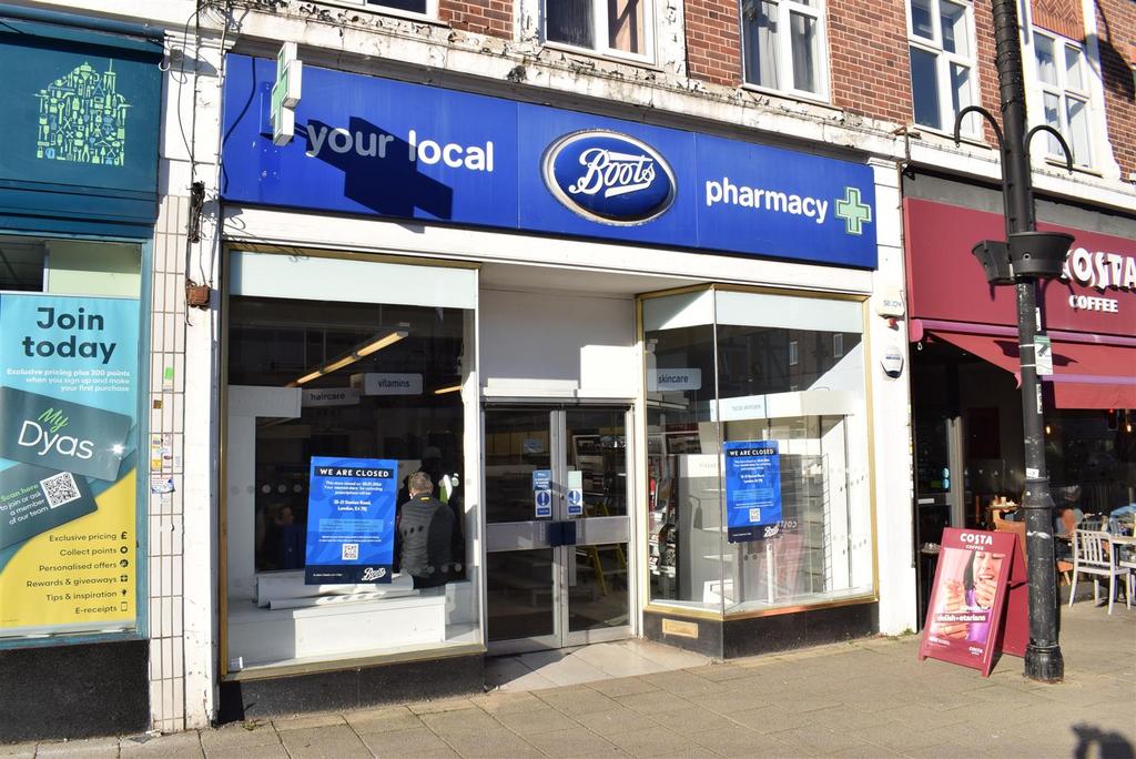 High Road, Loughton Shop to rent £3,875 pcm (£894 pw)