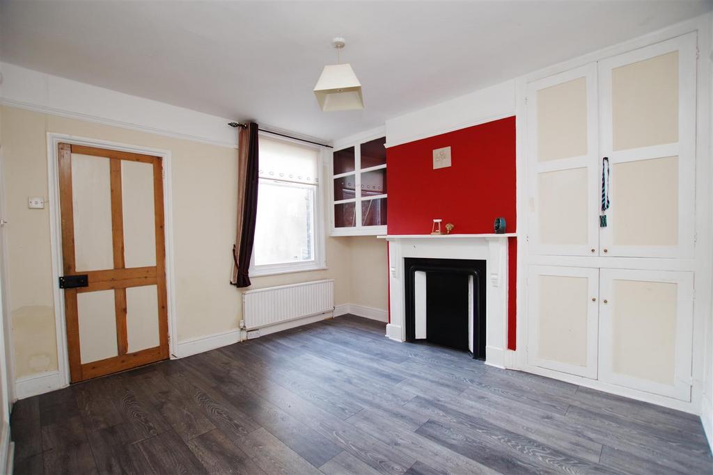 Marlborough Street, Swindon SN1 2 bed terraced house for sale £200,000