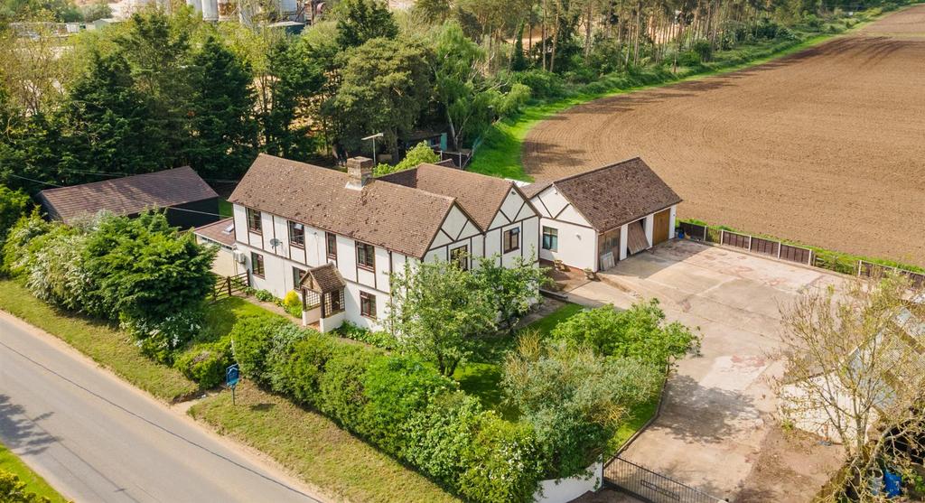 Eastern Way, Heath And Reach... 4 bed detached house for sale £800,000