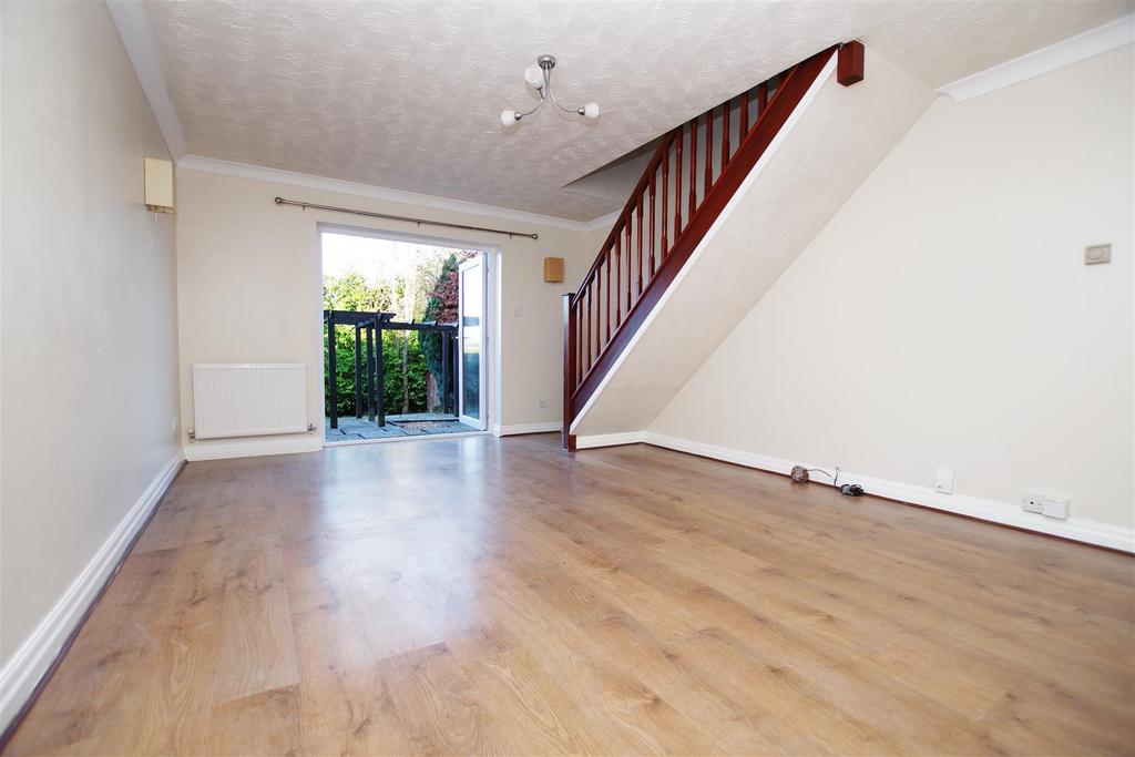 Dunsford Close, Swindon SN1 2 bed semidetached house £1,100 pcm (£