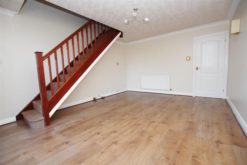 Dunsford Close, Swindon SN1 2 bed semidetached house £1,100 pcm (£