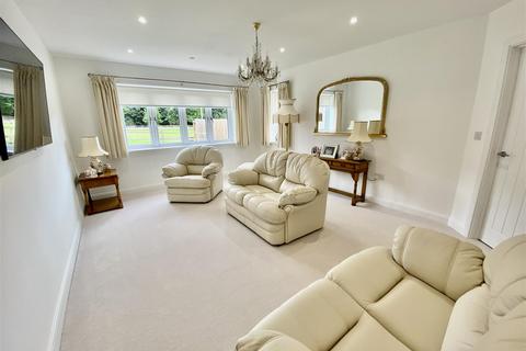 4 bedroom detached house for sale - Llys Dolgader, Bonllwyn, Ammanford