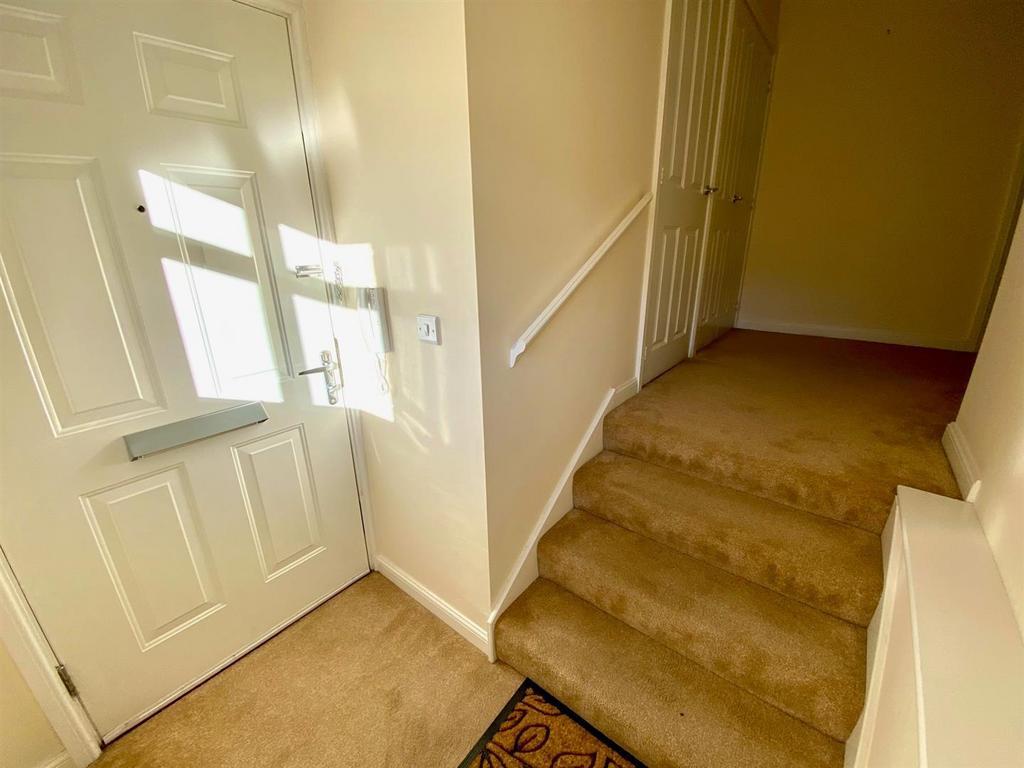 Marmaville court 39 hall with 4 steps.jpg