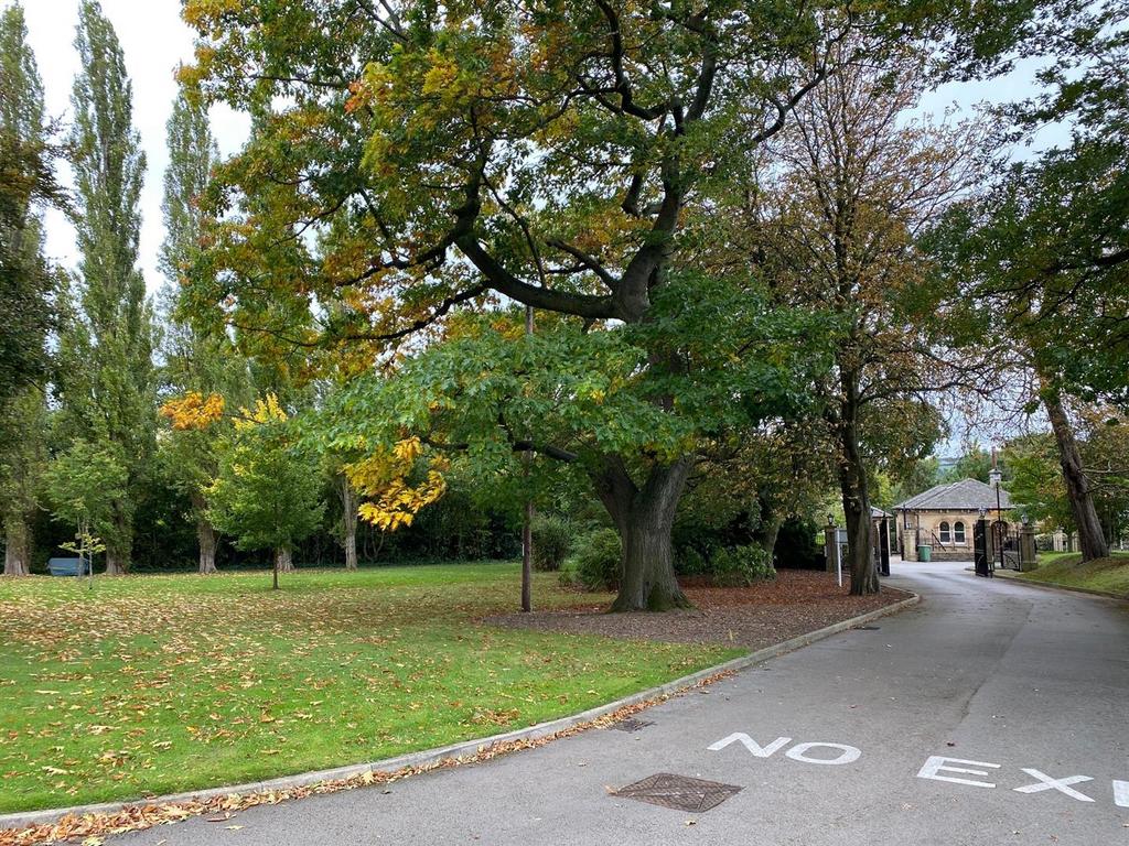 Marmaville court 23 gate.jpg