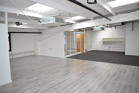 Office to rent, Chigwell Lane, Loughton