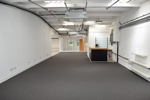 Office to rent, Chigwell Lane, Loughton