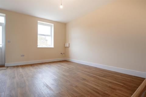 2 bedroom end of terrace house for sale, London Road, Bozeat