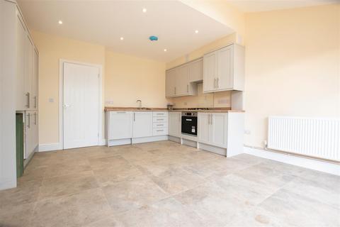 2 bedroom end of terrace house for sale, London Road, Bozeat