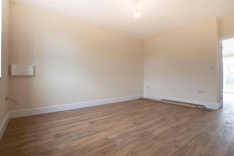 2 bedroom end of terrace house for sale, London Road, Bozeat