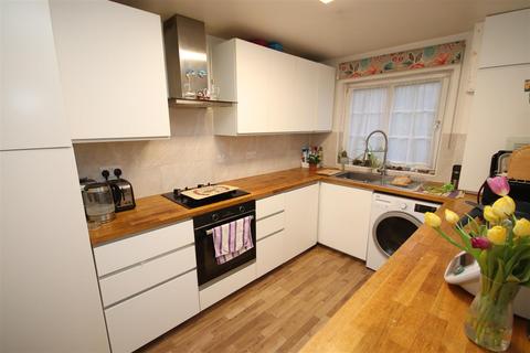 3 bedroom end of terrace house for sale, Page Close, Bean, Dartford