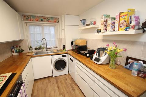 3 bedroom end of terrace house for sale, Page Close, Bean, Dartford