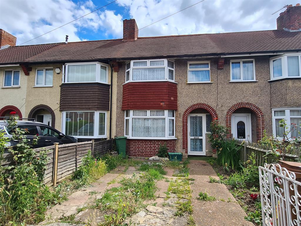 Green Wrythe Lane, Carshalton... 3 bed terraced house £1,700 pcm (£