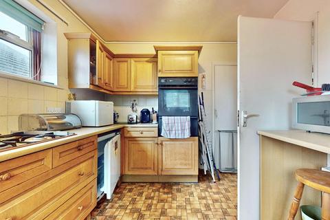 16a Millbrook Gardens, Chadwell Heath, Romford, RM6 6RP