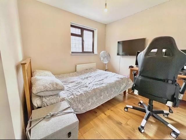 Bed 2.jpg