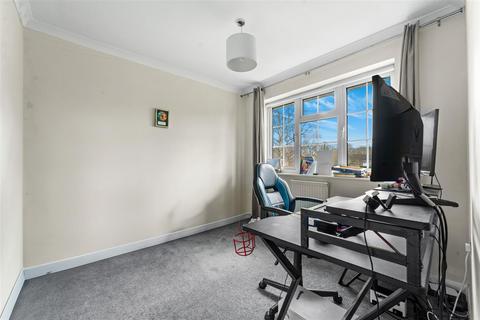 7 Ecob Close, Guildford, GU3 3HP