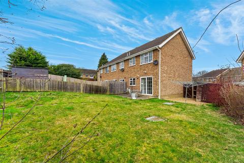 7 Ecob Close, Guildford, GU3 3HP