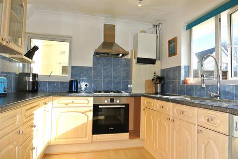 3 bedroom house for sale, Derwent Close, Addlestone KT15